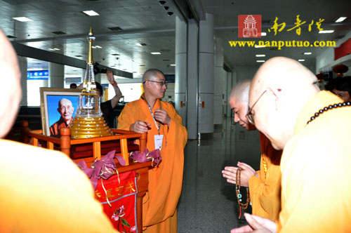印顺导师舍利回归迎奉法会交接仪式在南普陀寺隆重举行(图5)