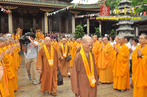 印顺导师舍利回归迎奉法会交接仪式在南普陀寺隆重举行(图28)