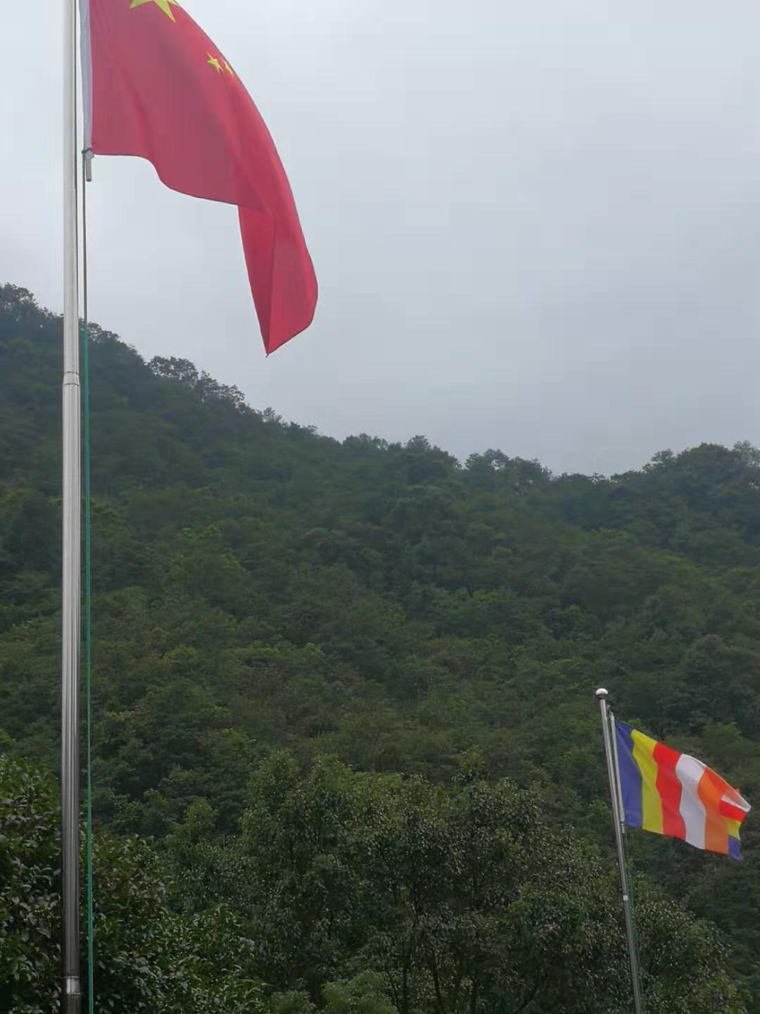 温州雁荡山能仁寺喜迎新中国成立70周年升国旗仪式(图2)
