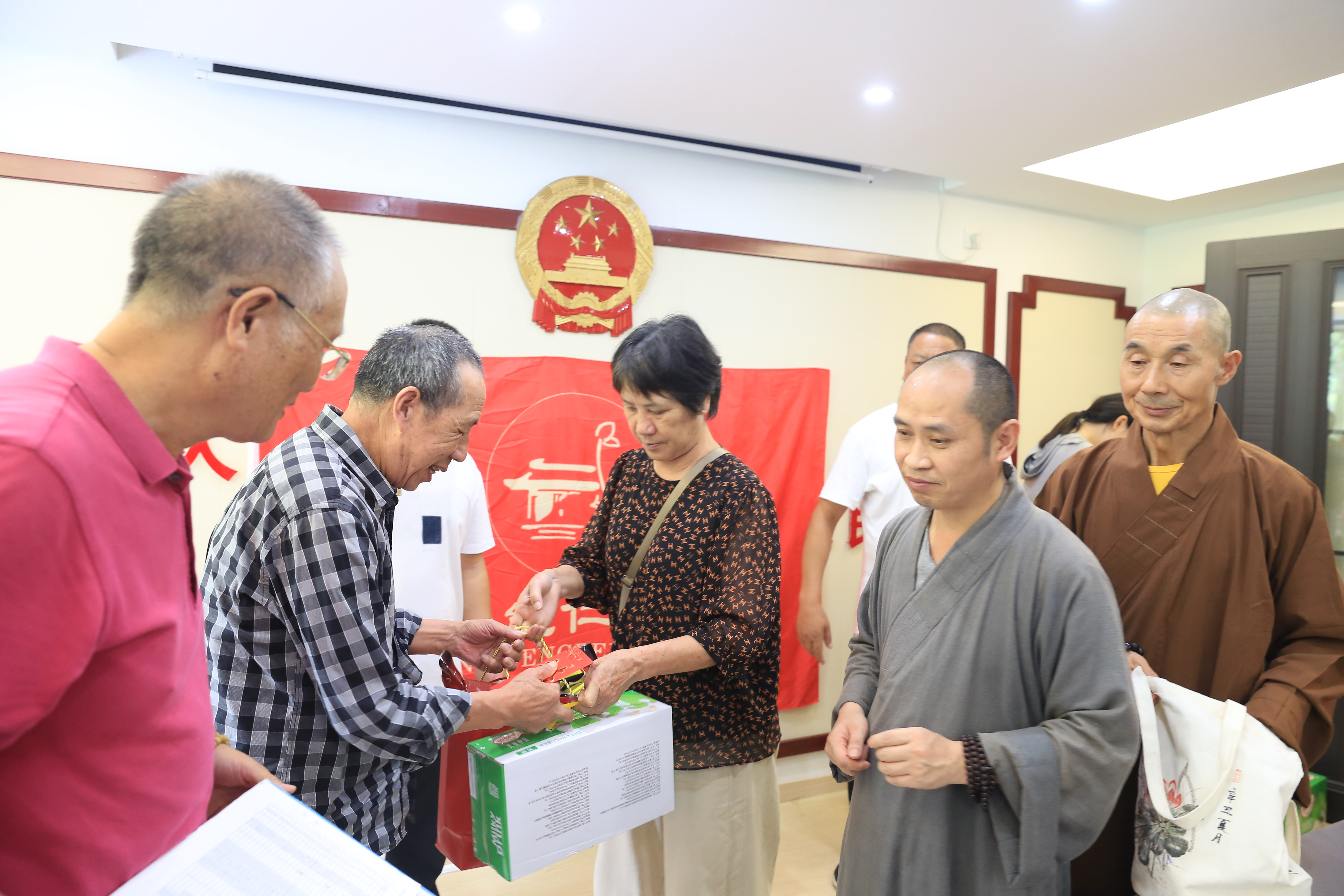 温州雁荡山能仁寺爱心群开展慈善扶贫活动(图4)