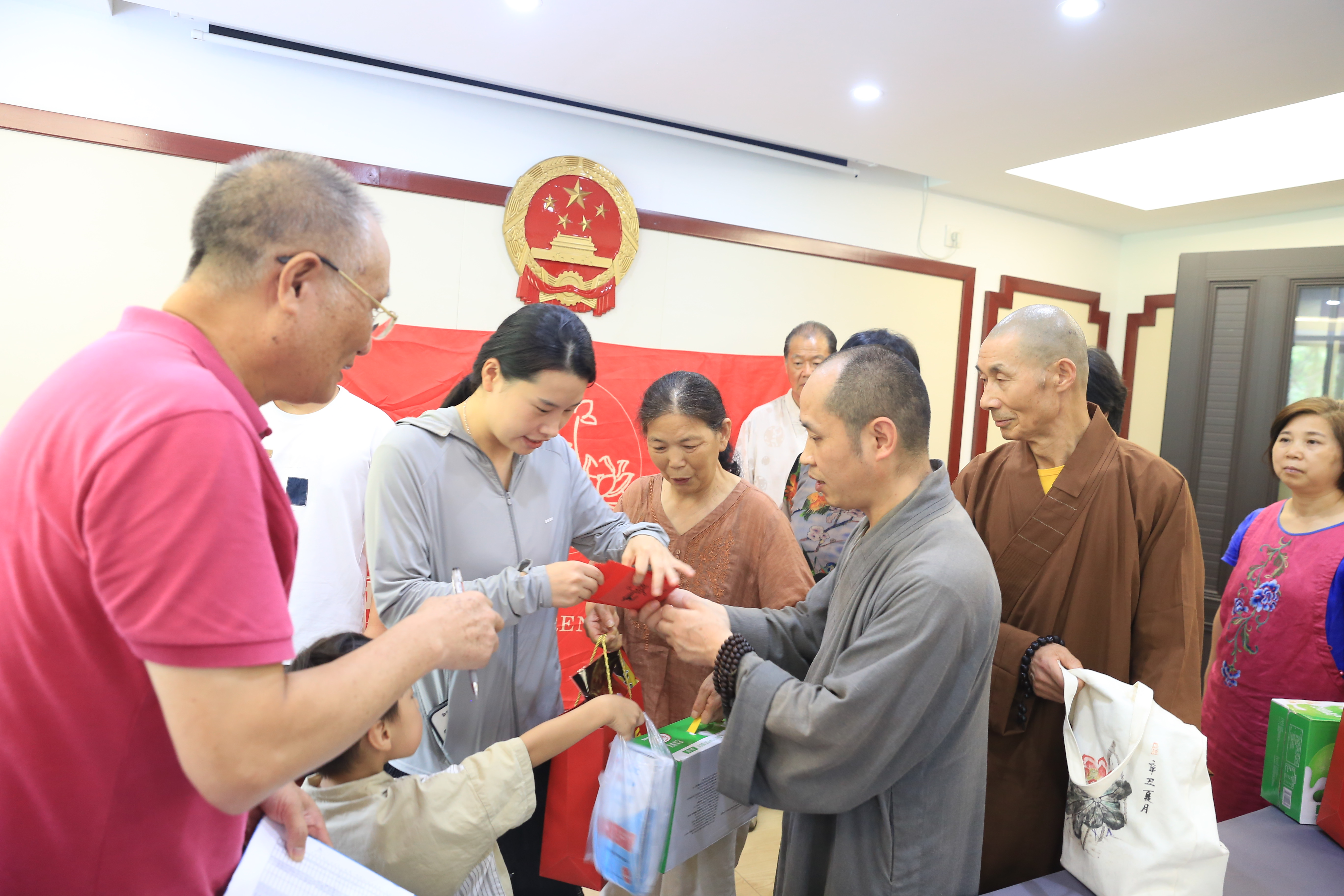 温州雁荡山能仁寺爱心群开展慈善扶贫活动(图5)